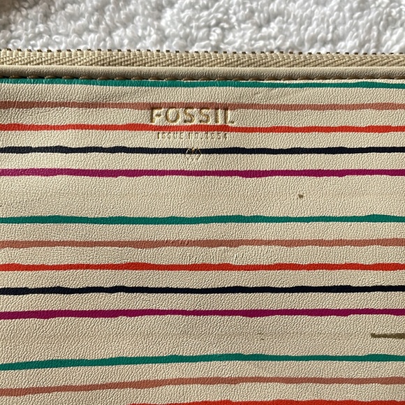 EUC distressed look Fossil wristlet - Picture 2 of 5